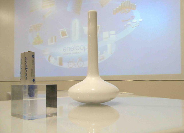 一家に1台?　懐中電灯の新しいかたち、SANYO「eneloop lamp」。