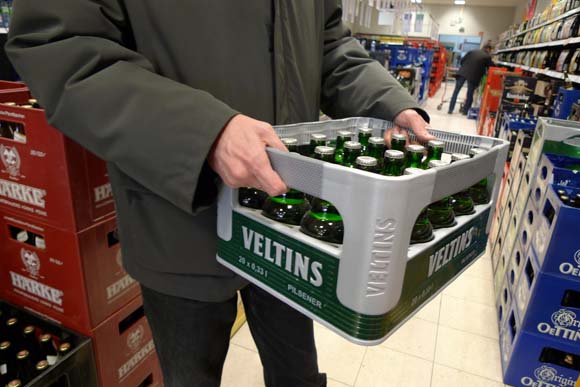 ポルシェデザインが開発した「フェルティンス」（Veltins）のビールケース