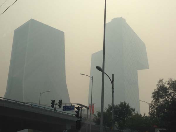 PM2.5に怯えつつも降り立った北京 現地から照明事情のレポートです