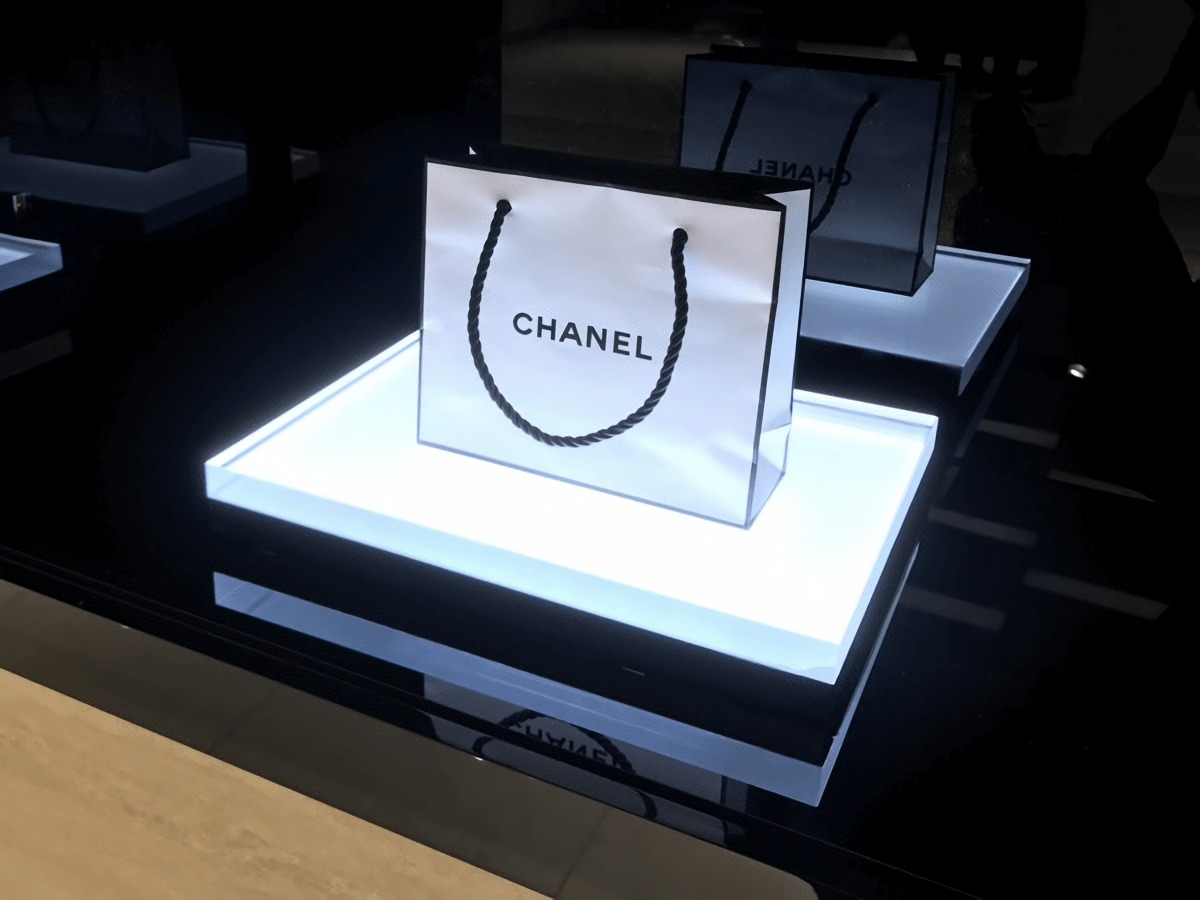 vol.83 日本発、世界初の、シャネルの自販機 | AXIS Web | デザインの