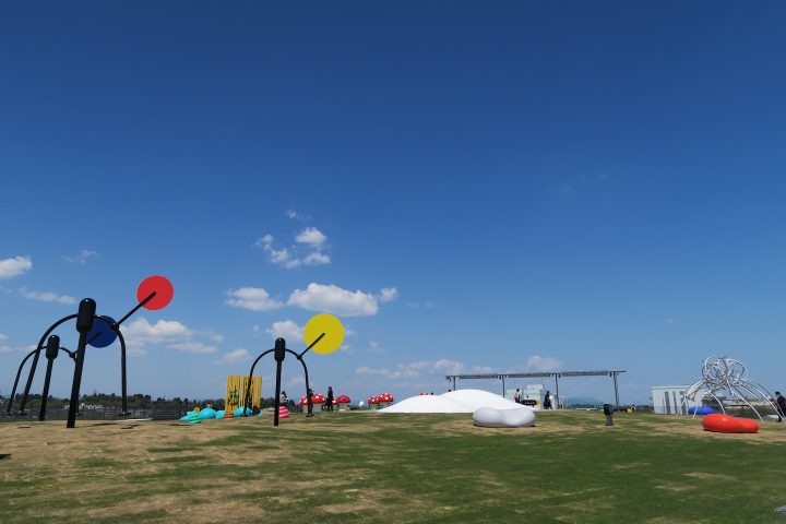 生まれ変わった富山県美術館。「オノマトペの屋上」は感性を豊かにする遊び場