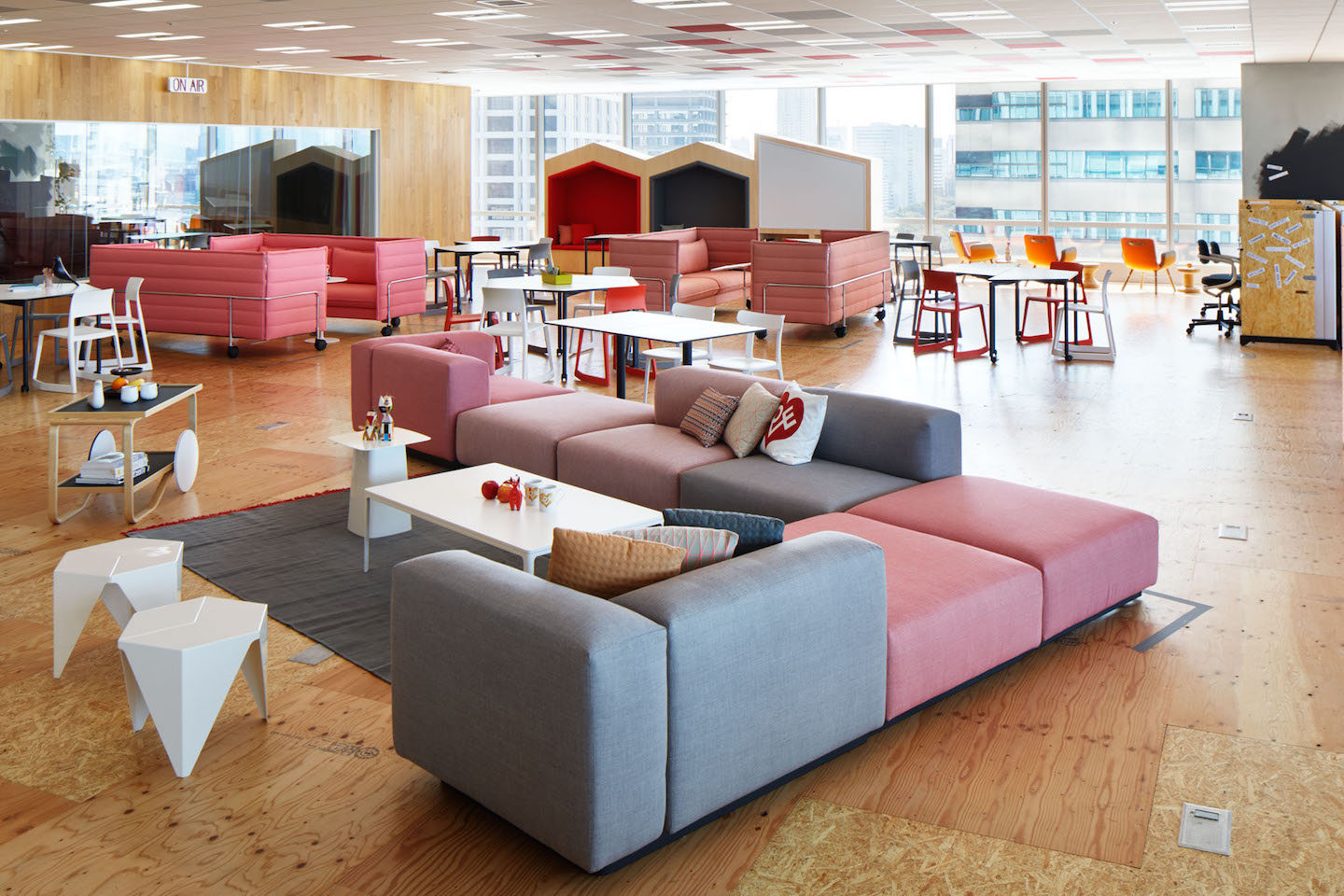 インテリアとイベントを通じて検証する「ジッケン オフィス