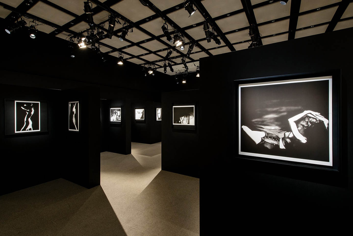 グラフィックデザイナー おおうちおさむさん グラフィックデザインの視点から光をとらえる Webマガジン Axis デザインのwebメディア