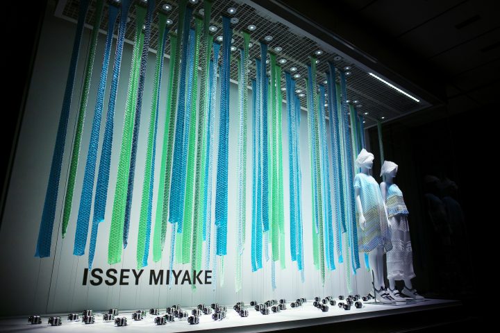 we+が手がけたISSEY MIYAKE2018年春夏コレクションの ウィンドウインスタレーション 松屋銀座にて公開中 2…