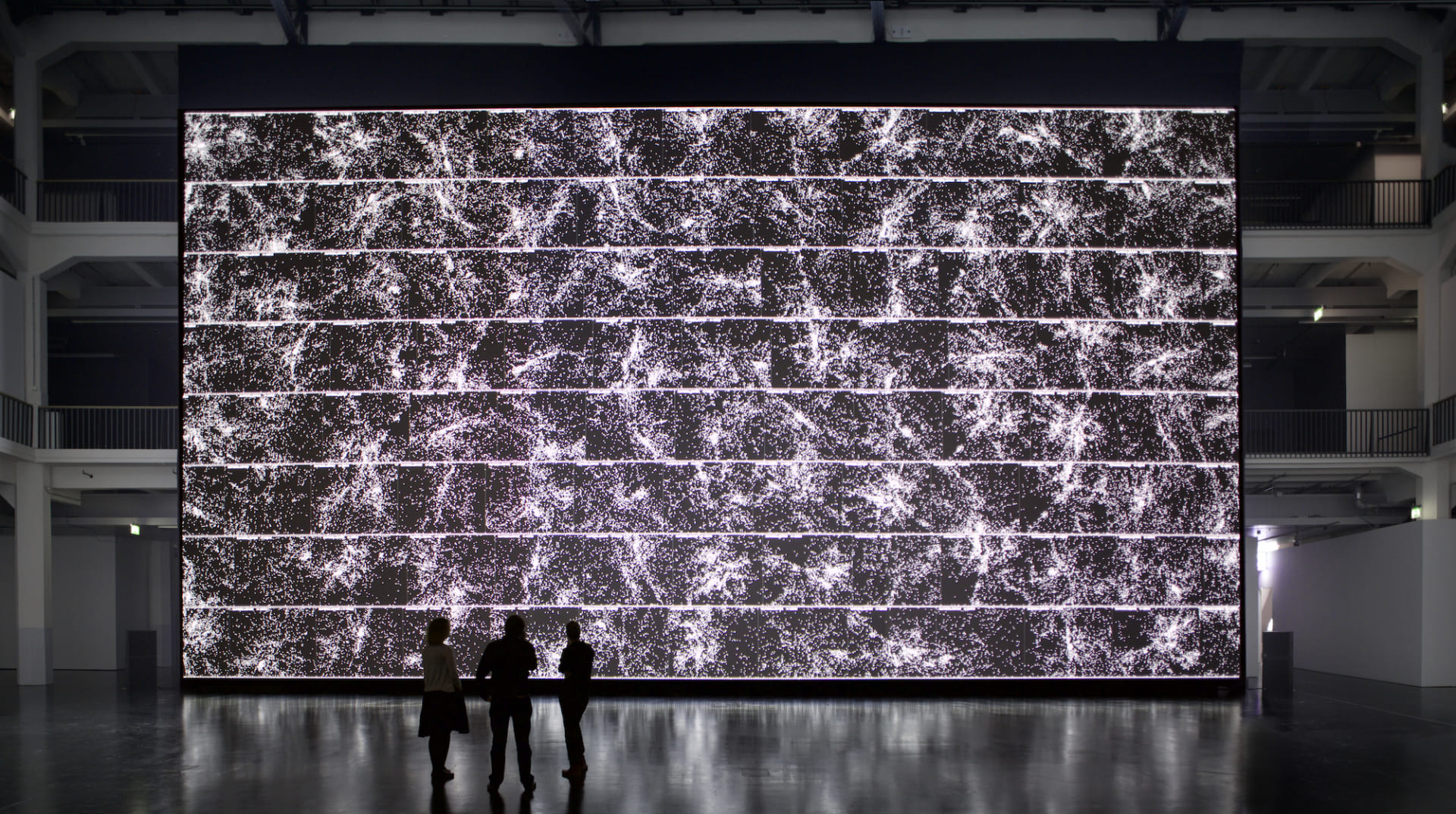 電子音楽家・池田亮司による2つの巨大インスタレーション作品「micro