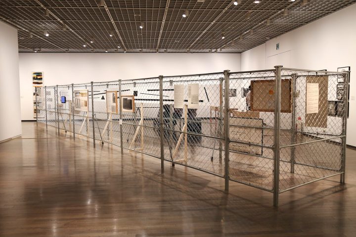 「ゴードン・マッタ=クラーク展」レポート 5つの変異・変容する空間をくぐり抜ける展示形式で作風を顧みる