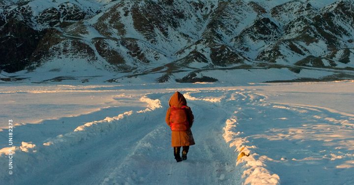 モンクレールがユニセフと展開する「WARMLY MONCLER」 世界で最も寒い国々に住む厳しい環境下の子どもたち…