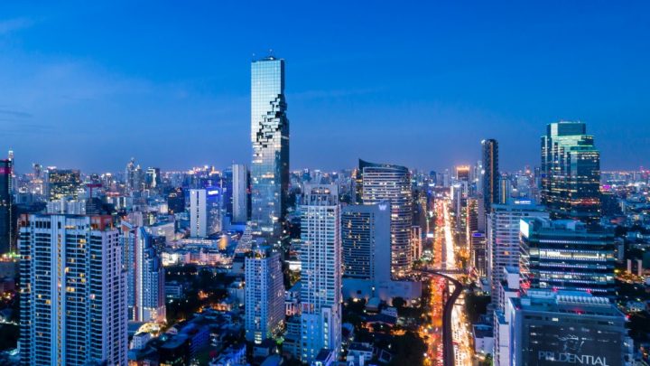 Büro Ole Scheerenによるバンコクの「MahaNakhon Tower」がオープン 注目は地上314mの歩行可能なガラス製…