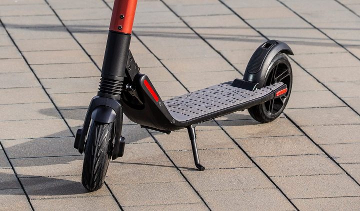 スペインの自動車メーカー Seatが開発する 電動モビリティ Exs Kickscooter Webマガジン Axis デザインのwebメディア