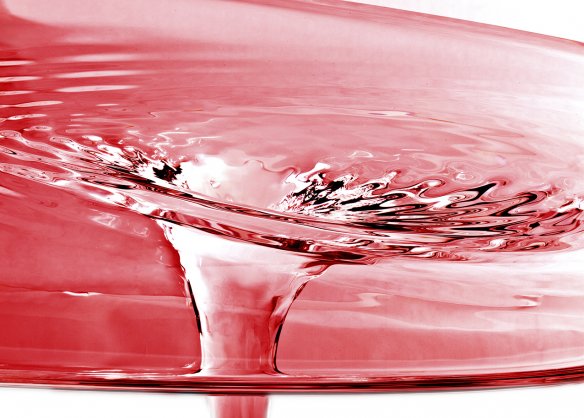 Zaha Hadid Designが(RED) Auctionに参加 穏やかな波と波紋を表現した赤色のLiquid Glacial Tableを出品