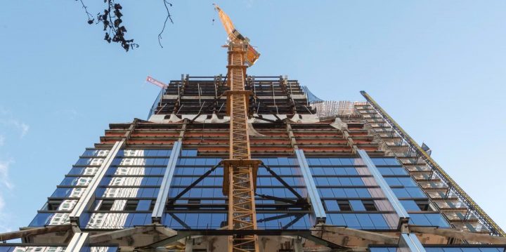 Foster + Partnersが設計を担当した高層建築 ニューヨークの「425 Park Avenue」が上棟