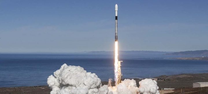 スペースXがファルコン9ロケットの打ち上げに成功 同じブースターを再・再利用した通算3回目の発射