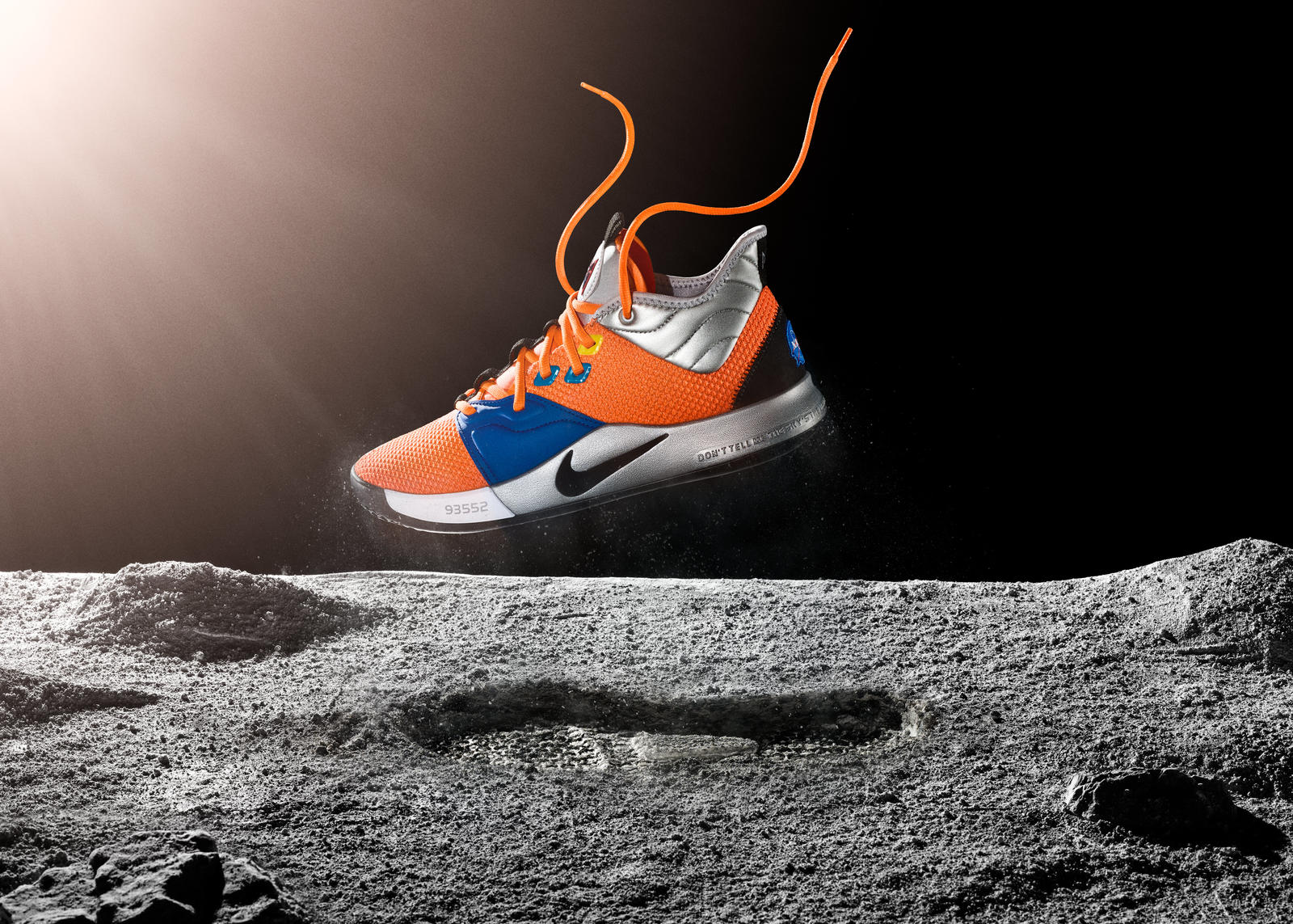 ナイキからNASAにちなんだデザインの限定シューズ 「Nike PG3 NASA