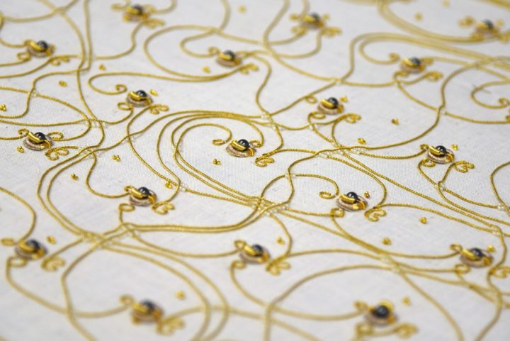 工芸にテクノロジーを取り入れるアーティスト Irene Posch 金糸を用いた「Embroidered Computer」を公開