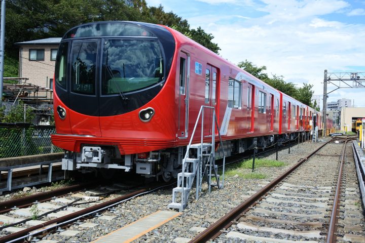 東京メトロ丸ノ内線に新型車両「2000系」が登場 フリースペースの設置など安全性・快適性が飛躍的に向上