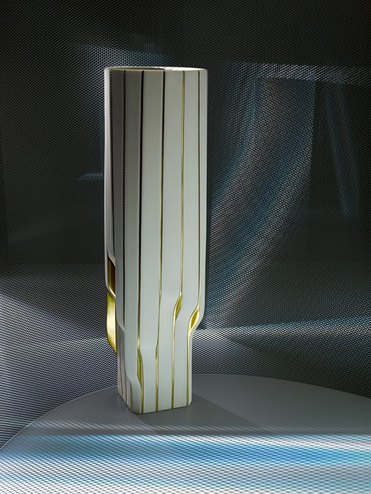 Zaha Hadid Designとローゼンタールがコラボ 第1弾はユニークな花瓶 