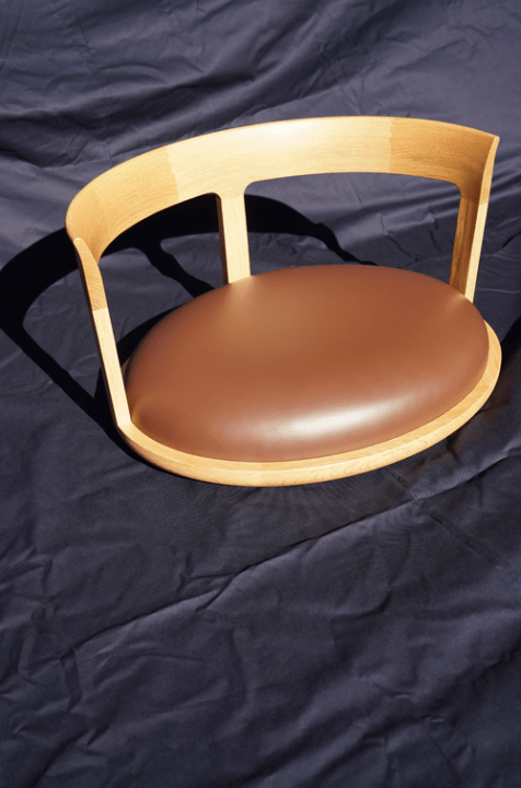 デザイナー Matteo Guarnacciaの新プロジェクト 8か国で椅子を制作する「Cross Cultural Chairs」