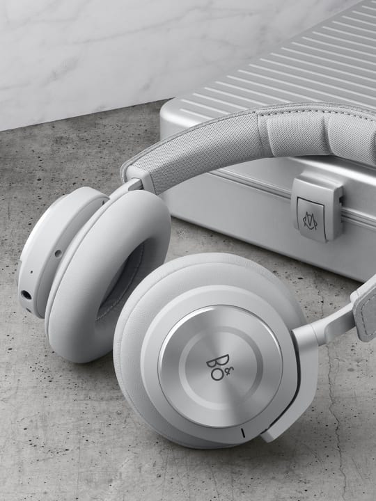 Bang \u0026 OlufsenとRIMOWAのコラボモデル 