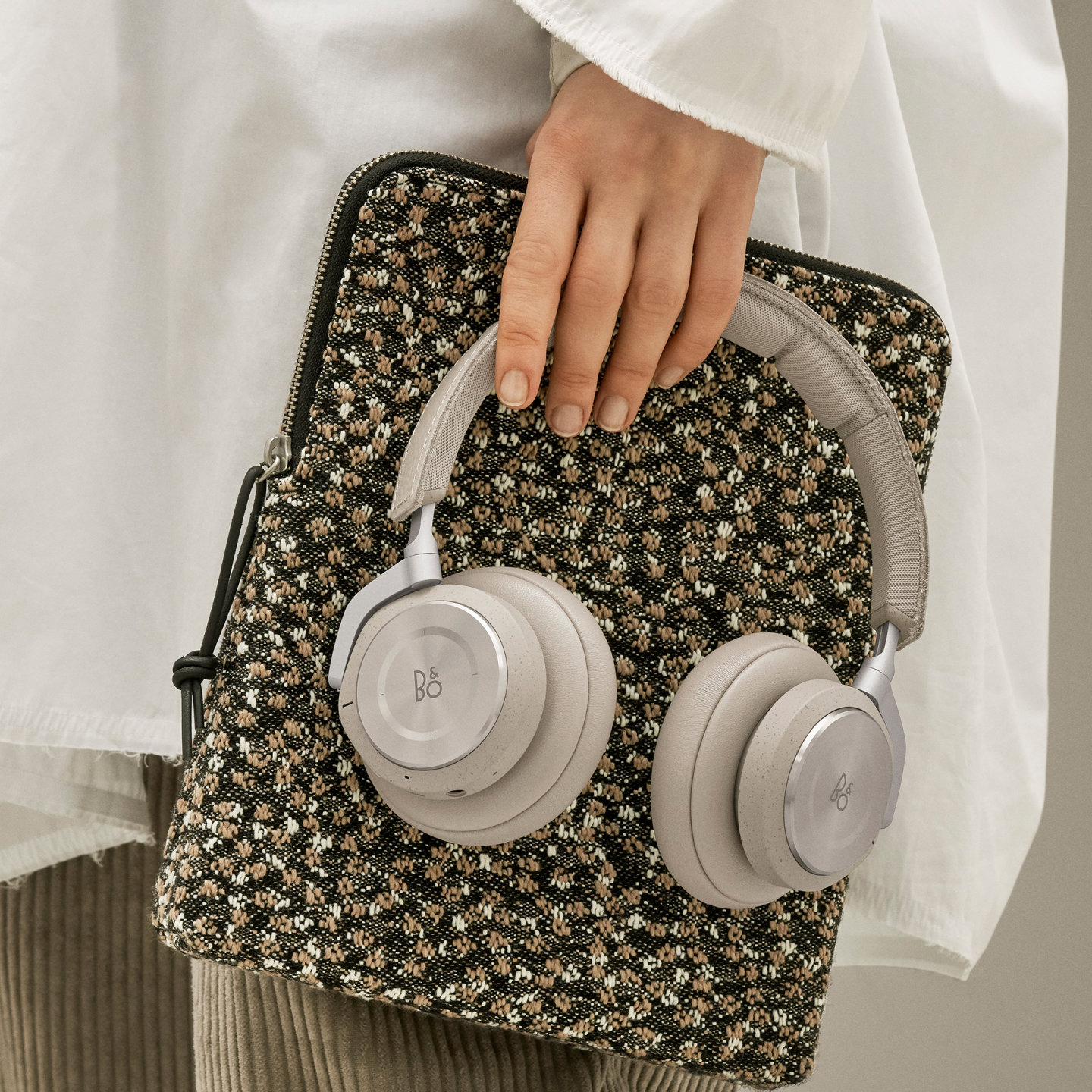 RAF SIMONS ポーチ Bang & Olufsenが2019年春夏コレクションを発表 バッグとポーチ