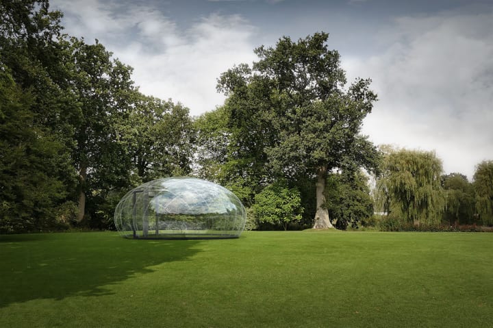 コペンハーゲンの建築家 Kristoffer Tejlgaardによる 水滴の形をした透明な自立型ドーム「The Droplet」