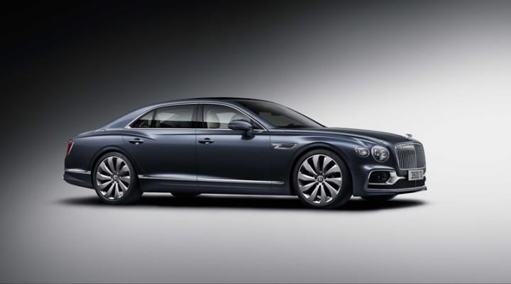 Bentleyから新型 Flying Spur が登場 豪華リムジンの雰囲気をあわせ持つスポーツセダン Webマガジン Axis デザインのwebメディア