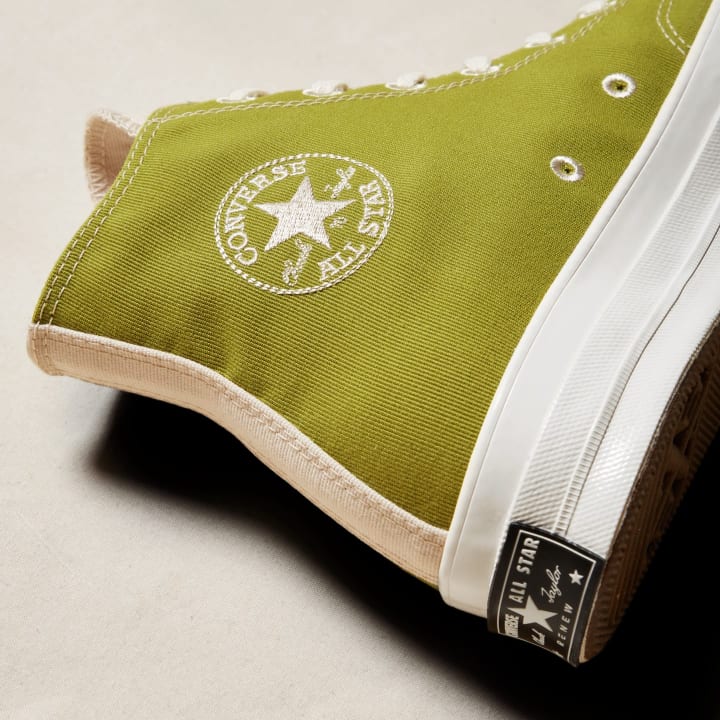 コンバースが新素材 Converse Renew を導入 使用済みペットボトルから生まれたキャンバス生地 Webマガジン Axis デザインのwebメディア