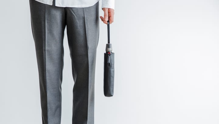 レザー製品ブランド「objcts.io」から新作 防水レザーで仕立てた傘専用カバー「Umbrella Cover」が登場