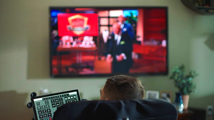 米コムキャストがハンディキャップの人向けに アイトラッキングを用いたテレビの操作システムを発表