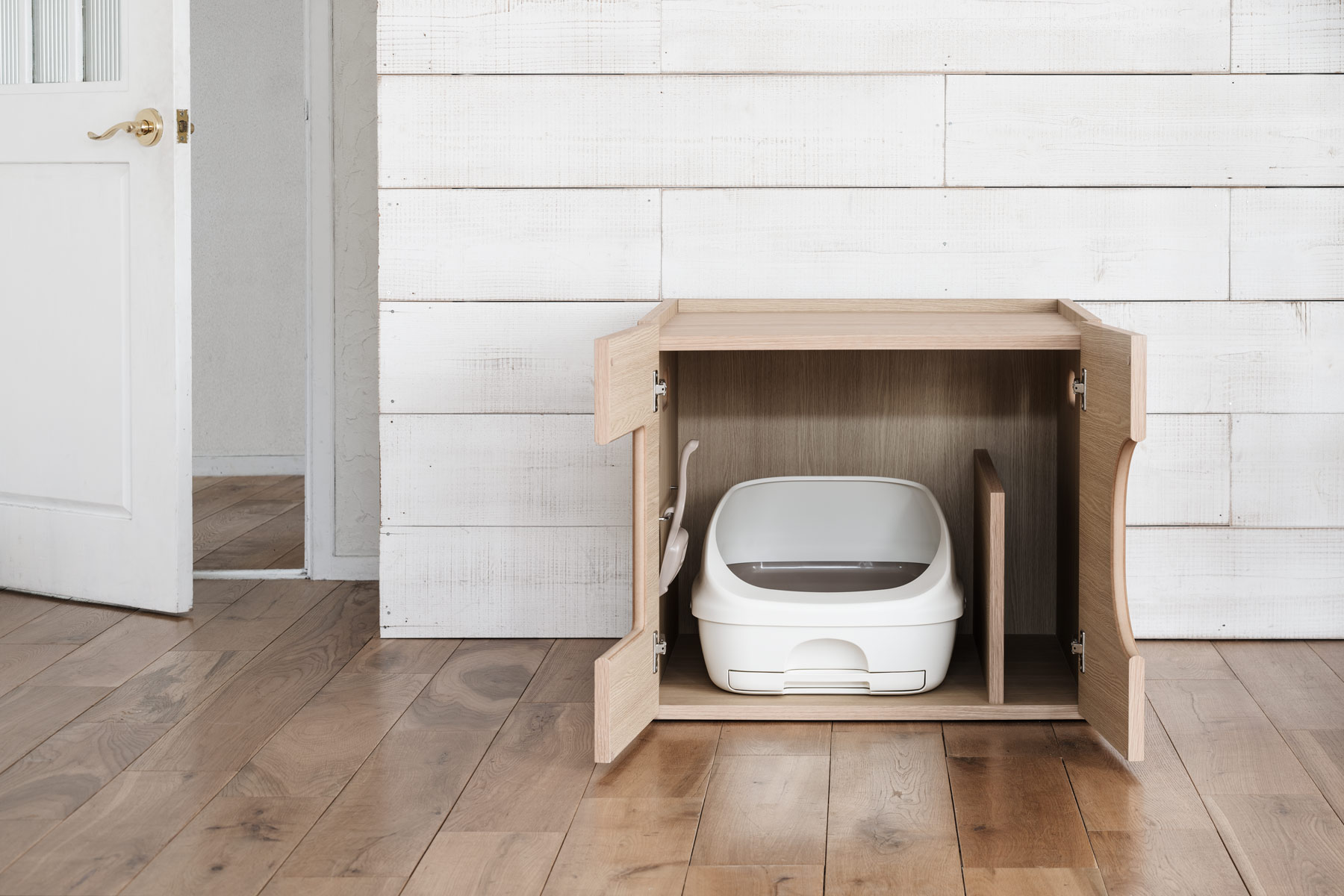 カリモク × RINNによる「KARIMOKU CAT」から 猫トイレ収納家具「KARIMOKU CAT RESTROOM」が登場 Webマガジン「AXIS」 デザインのWebメディア
