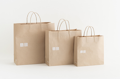 ファーストリテイリングが使い捨てプラスチック包装を85%削減へ ショッピングバッグは環境配慮型紙製に順…