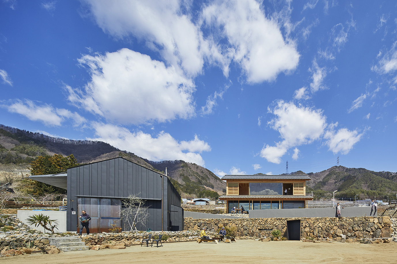 甲州市塩山に完成した新しいワイナリー「98WINEs」 坂野由美子のS PLUS