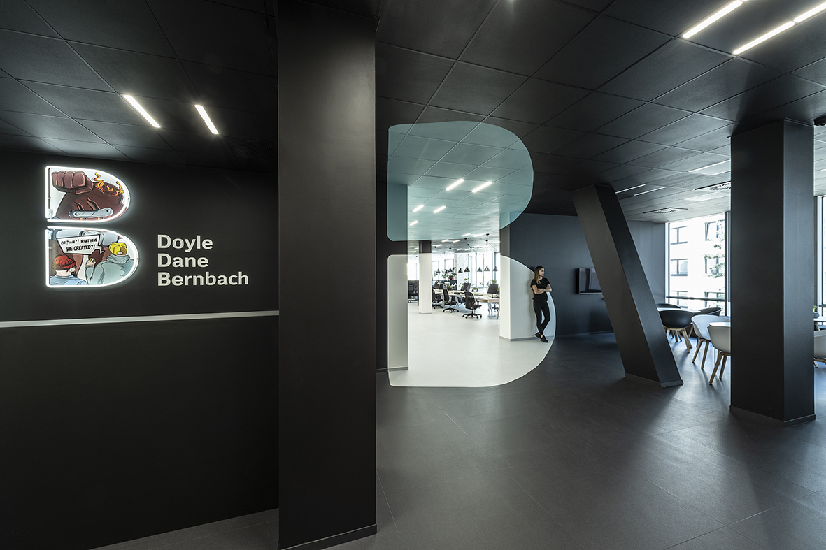 デザインスタジオ B² Architectureが手がけた「DDB Plague Office