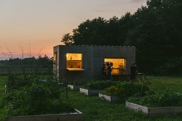 北海道大樹町のMEMU EARTH HOTEL 隈研吾デザインのトレーラーバー「FARM Bar NEMU」をオープン