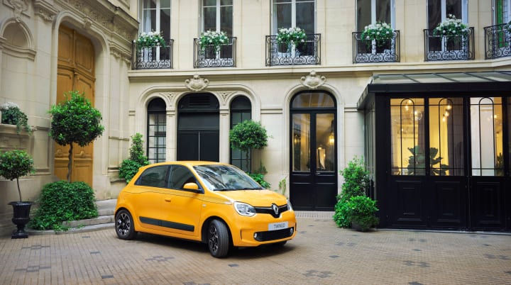 パリで磨かれた新型ルノー トゥインゴが登場 フレンチデザインの限定車「ルコックスポルティフ」も発売