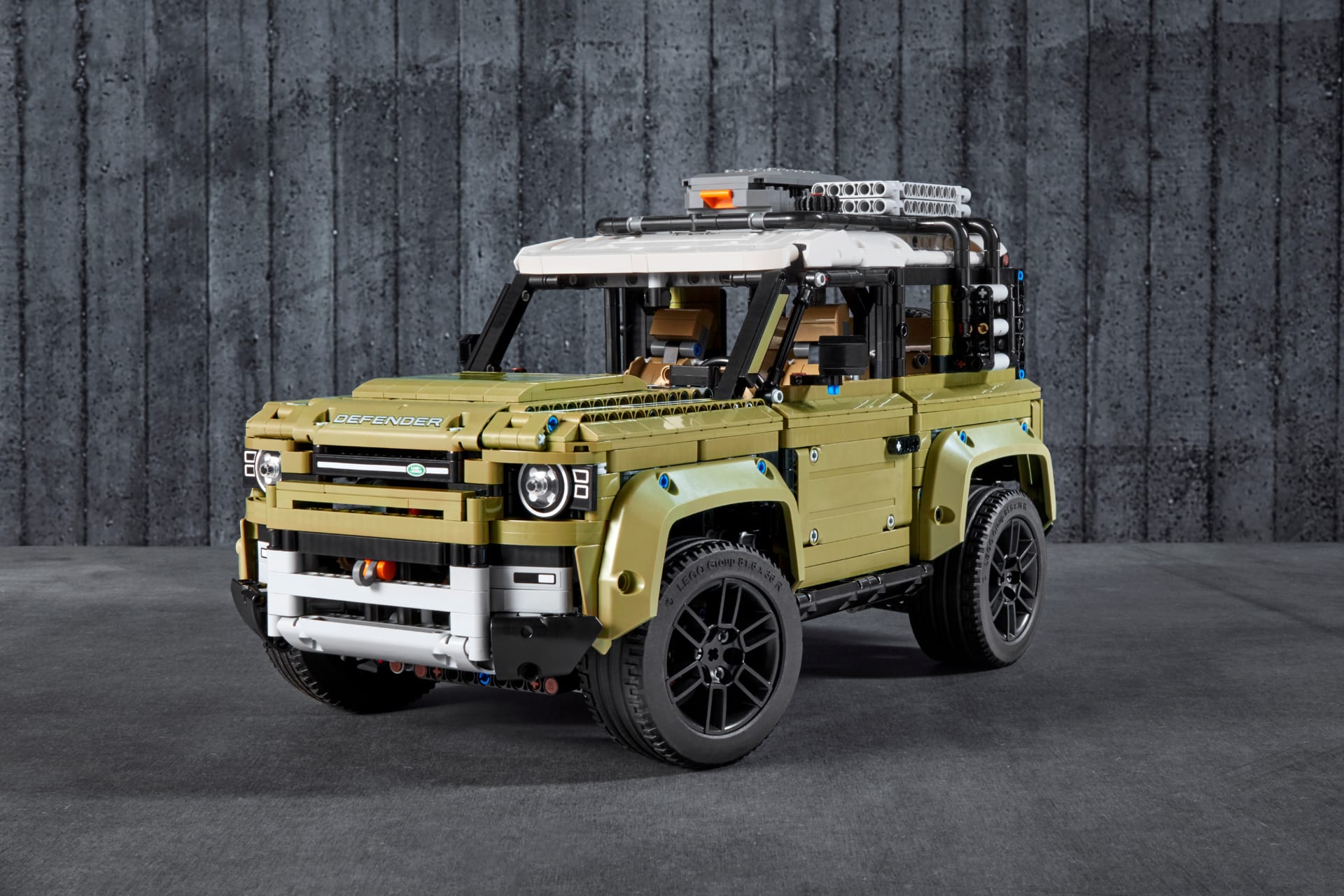 Lego Technic Land Rover Defender が登場 ランドローバー ディフェンダーを完全再現 Webマガジン Axis デザインのwebメディア