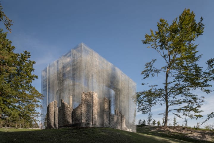 建築と自然のあいだの相互浸透を目指す Edoardo Tresoldiのアート作品「Symbiosis」