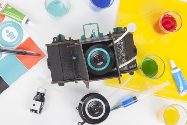 クリエイティブで実験的なアナログ写真が楽しめる カードボード製のDIY中判フィルムカメラ「LomoMods No.1…