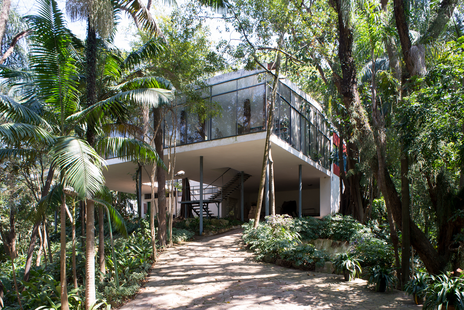 ガラスの家 での記念展と初期作品のミニチュア発表 活動35年を迎えたカンパナ兄弟の現在 Webマガジン Axis デザインのwebメディア ガラスの家 での記念展と初期作品のミニチュア発表 活動35年を迎えたカンパナ兄弟の現在 Webマガジン Axis デザインのwebメディア