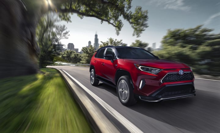 トヨタ、RAV4のプラグインハイブリッド車 「RAV4 Prime」を世界初披露 日本では2020年夏発売