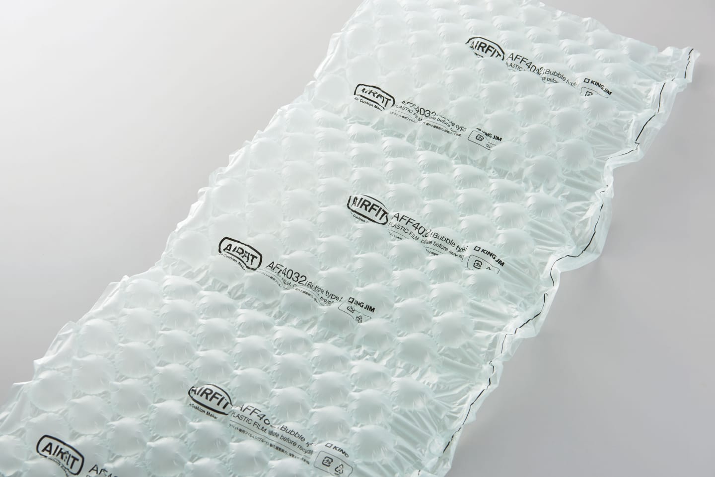 必要な時に必要な分だけ梱包材が簡単に作れる エアクッションメーカー「エアフィット」がキングジムから登場 AXIS  デザインの