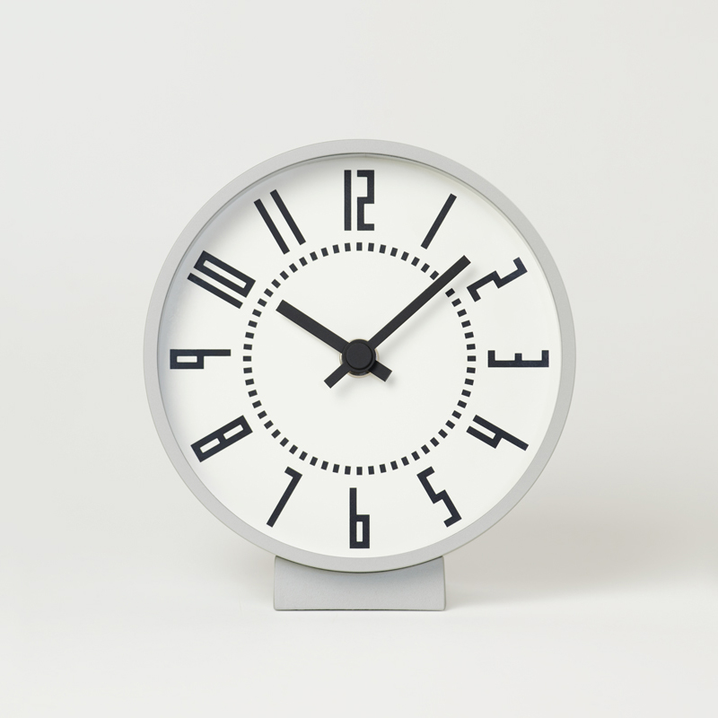 五十嵐威暢がデザインした札幌駅を象徴する時計 置き時計と腕時計で 