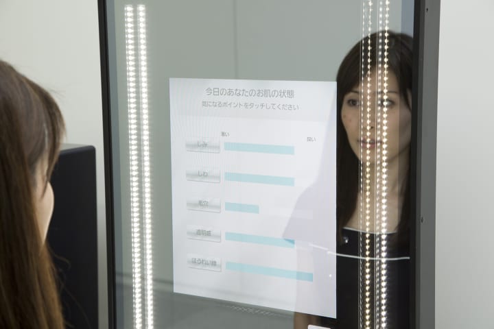 パナソニックとコーセーが実証実験を開始 パーソナライズ提案へ「Snow Beauty Mirror」を活用