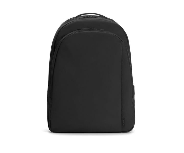 アメリカのバッグブランド「Away」が手がけた 旅行時でも便利なデイパック「The Backpack」