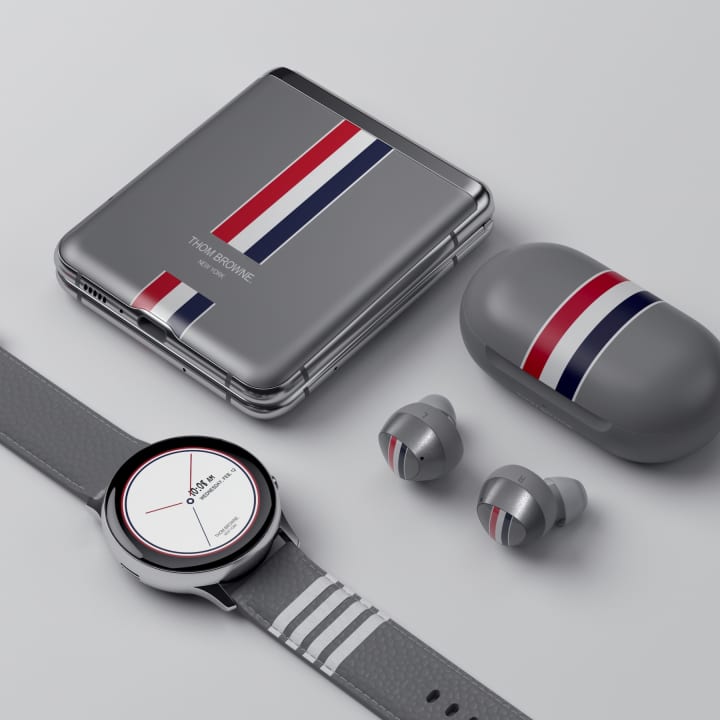 サムスンとThom Browneがコラボレーション 「Galaxy Z Flip Thom Browne Edition」が登場