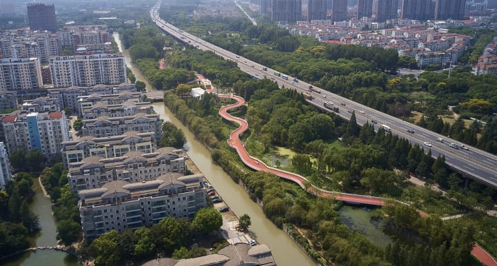 中国・江陰市の歩道橋「Jiangyin Greenway Loop」 自然の産物・長江にインスパイアされたデザイン