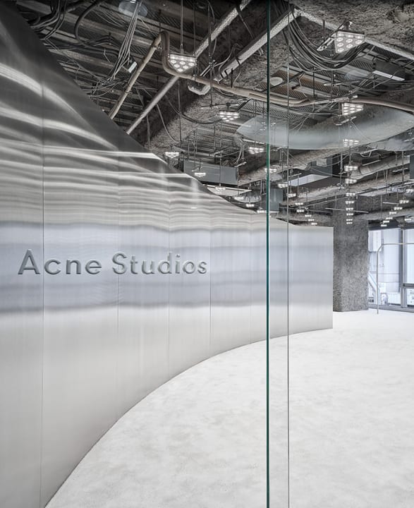 名古屋・栄にオープンした「Acne Studios」 コントラストを強調したArquitectura-Gの店舗設計