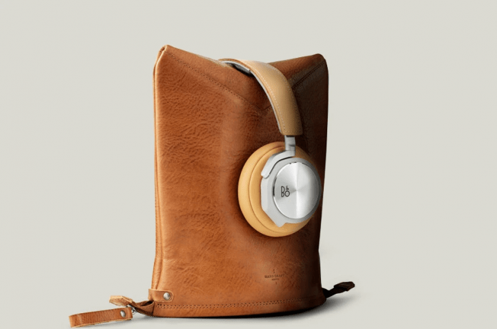 バング＆オルフセン「BeoPlay H6」のために作られた レザー製ヘッドホンケース「Peak Headphone Case」