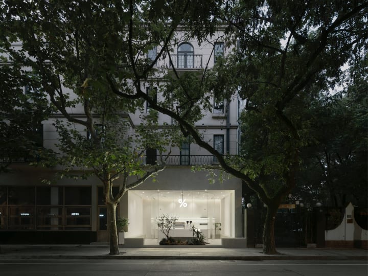 上海にオープンしたコーヒーショップ「％Arabica West Jianguo Road」 B.L.U.E.建築設計事務所がデザイン…