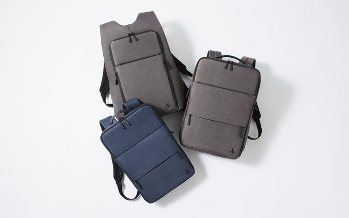 ace.とSOPH.がリュックの新しい持ち方を提案 スマホトレイを搭載した前持ちリュック「フロンパック」