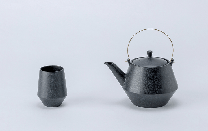 knotと岐阜老舗窯元晋山窯ヤマツによる 新しいお茶の暮らしの茶器「フラスタム 」シリーズが登場
